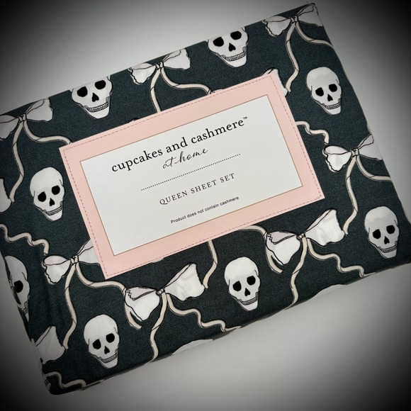 Cupcakes and Cashmere HALLOWEEN Skulls and Bows Sheet Set QUEEN - Picture 1 of 4